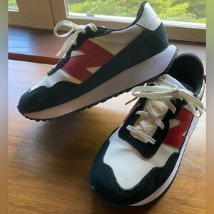 New Balance 237 tennis shoes